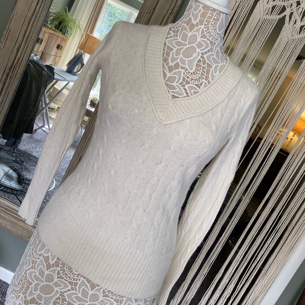 SOLD 🚫 Ann Taylor LOFT sweater